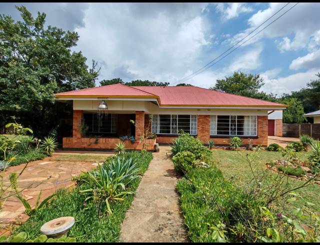 3 BEDROOM HOUSE FOR SALE IN THREE RIVERS